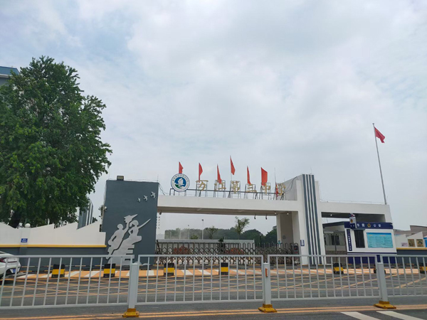 發(fā)電機(jī)維修現(xiàn)場(chǎng)